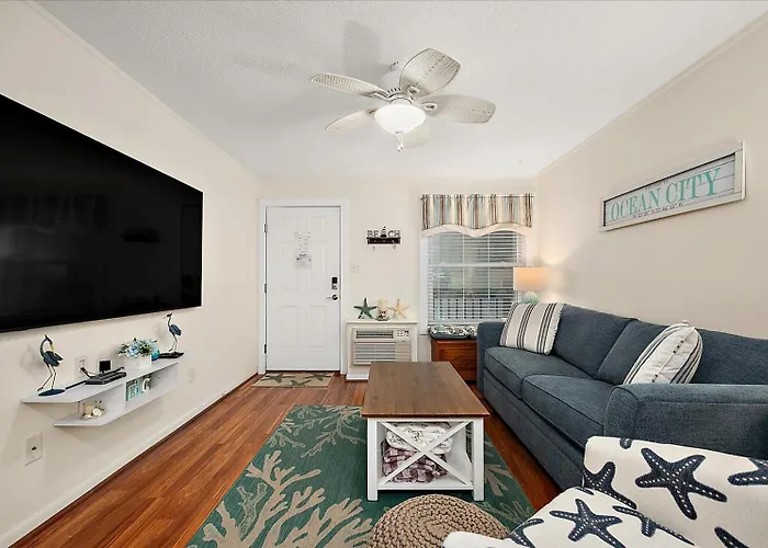 Orleans Court- 1 Bedroom With Outdoor Pool! Sleeps 6! Holiday home