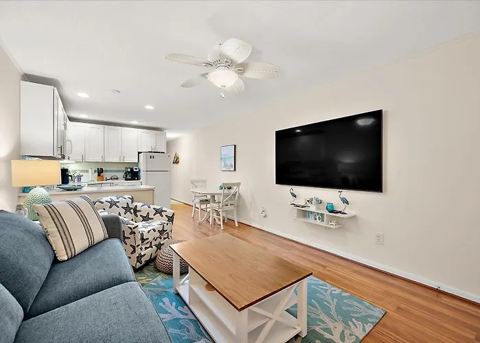 Orleans Court- 1 Bedroom With Outdoor Pool! Sleeps 6!
