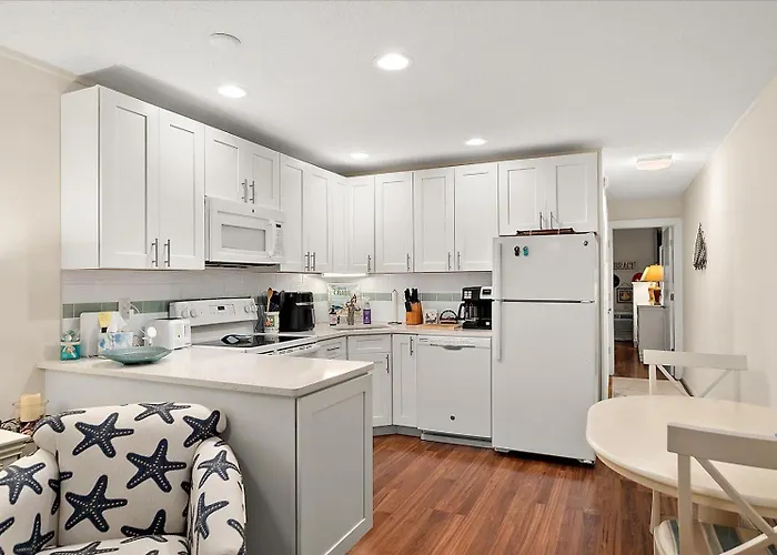 Orleans Court- 1 Bedroom With Outdoor Pool! Sleeps 6! * Ocean City