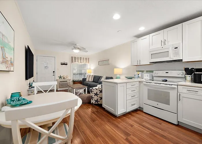 Orleans Court- 1 Bedroom With Outdoor Pool! Sleeps 6! Holiday home Ocean City