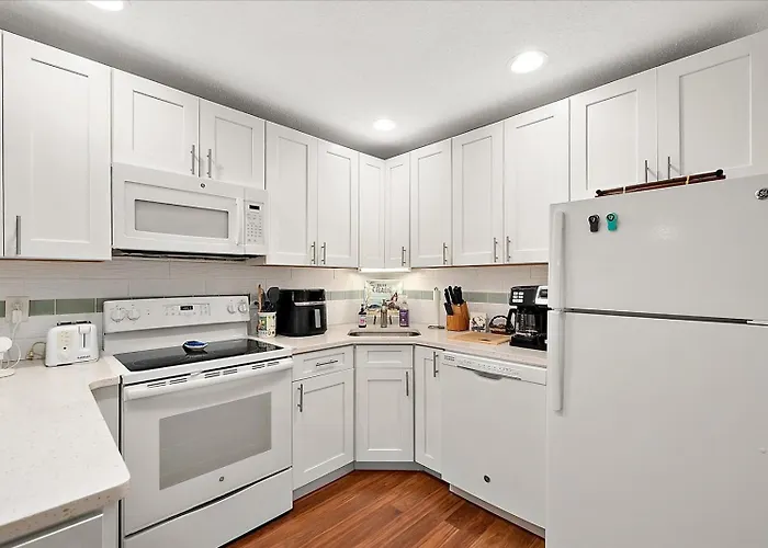 Orleans Court- 1 Bedroom With Outdoor Pool! Sleeps 6! Ocean City
