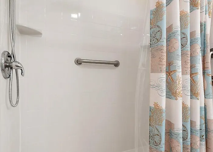 Holiday home Orleans Court- 1 Bedroom With Outdoor Pool! Sleeps 6!