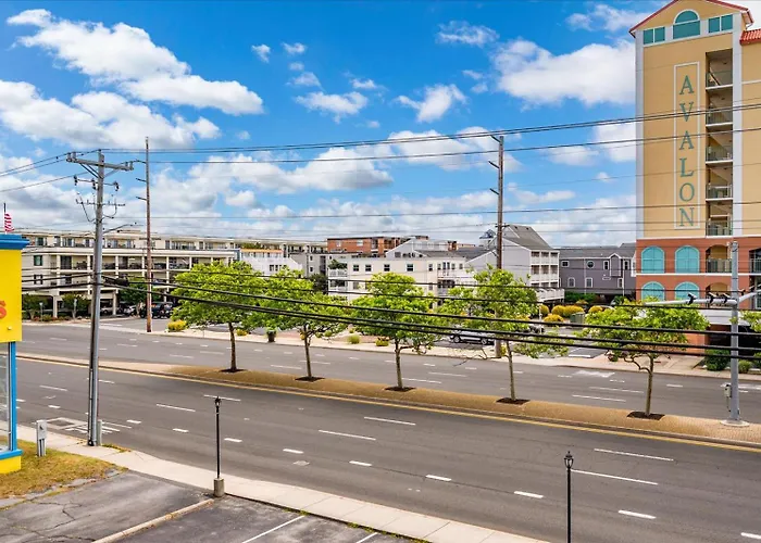 Orleans Court- 1 Bedroom With Outdoor Pool! Sleeps 6! * Ocean City