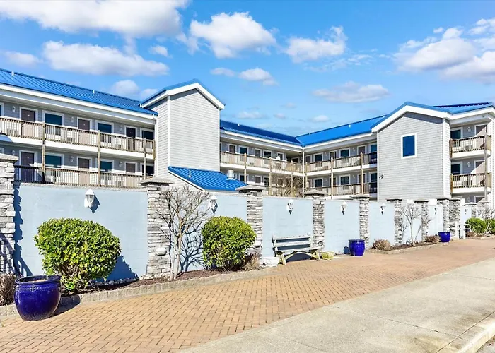 Holiday home Orleans Court- 1 Bedroom With Outdoor Pool! Sleeps 6!