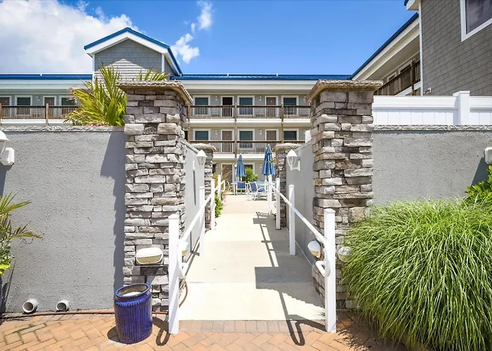 Holiday home Orleans Court- 1 Bedroom With Outdoor Pool! Sleeps 6!