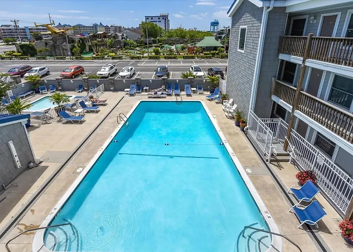 Orleans Court- 1 Bedroom With Outdoor Pool! Sleeps 6! Holiday home Ocean City