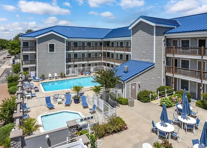 Orleans Court- 1 Bedroom With Outdoor Pool! Sleeps 6! *